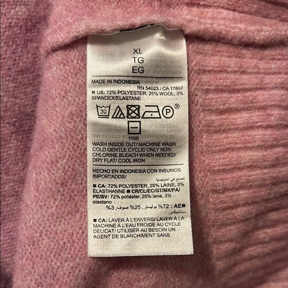 Old Navy Women’s Crewneck Sweater in Pink/Purple Ombre - Picture 4 of 4